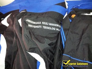 kemeja f1 pelajar universiti Teknologi malaysia